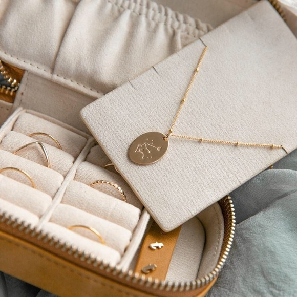 Aquarius Minimalist Star Zodiac Charm Necklace - Picture 13 of 13